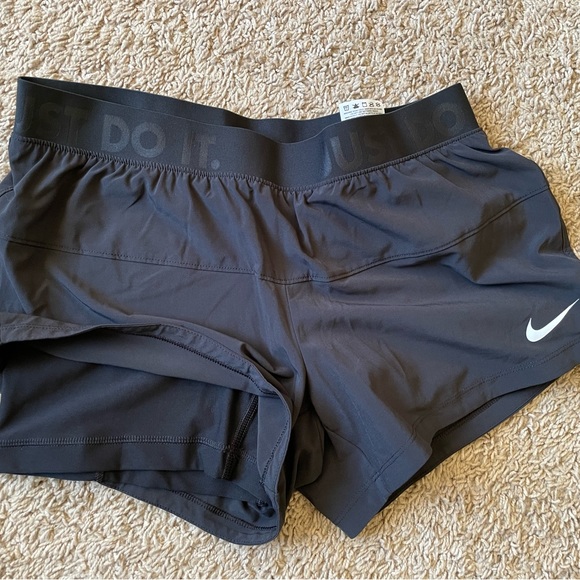 Nike Running Short with built in compression shorts - Picture 3 of 4